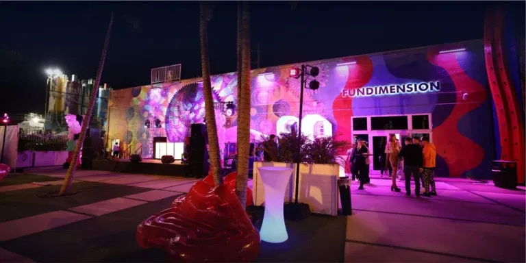 Home 19 Building scaled op