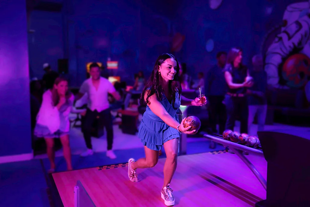 VIRTUAL REALITY 16 Duckpin Bowling