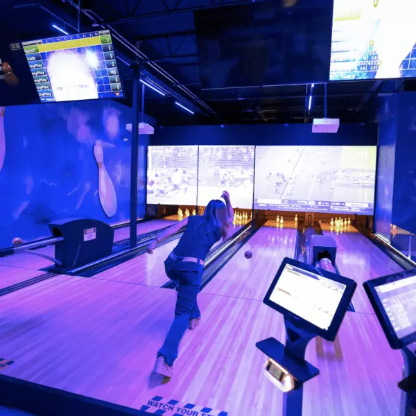 ATTRACTIONS 3 Bowling game at fundimension miami