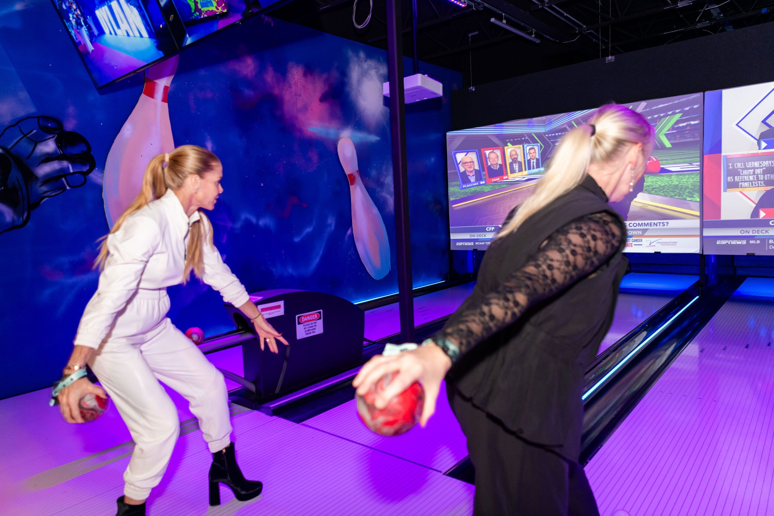 Home 3 MONDAYS & FRIDAYS