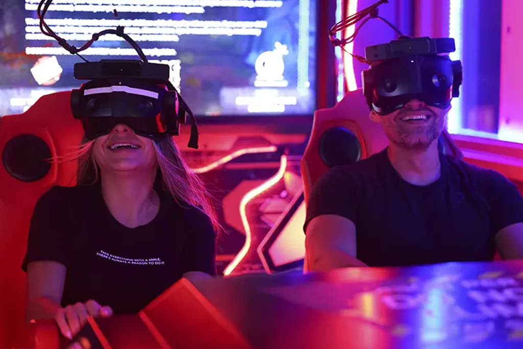 VIRTUAL REALITY 18 Virtual Reality Station