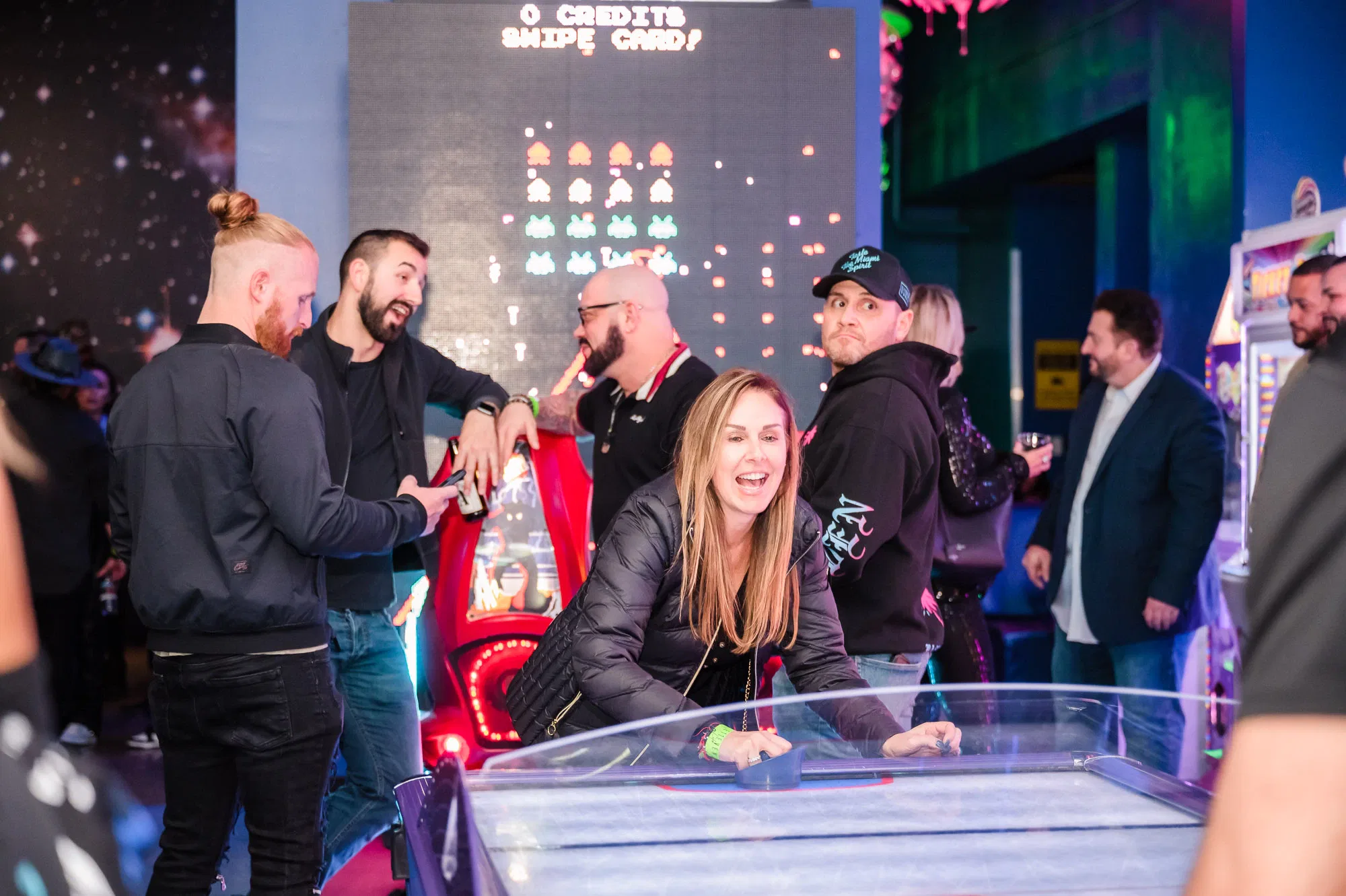 Arcade air hockey